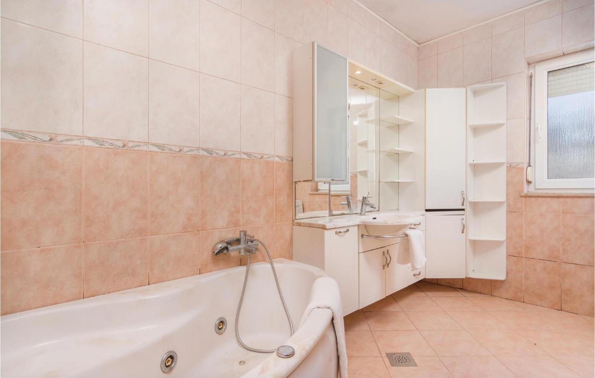8 Bedroom Awesome Home In Pula Exterior foto